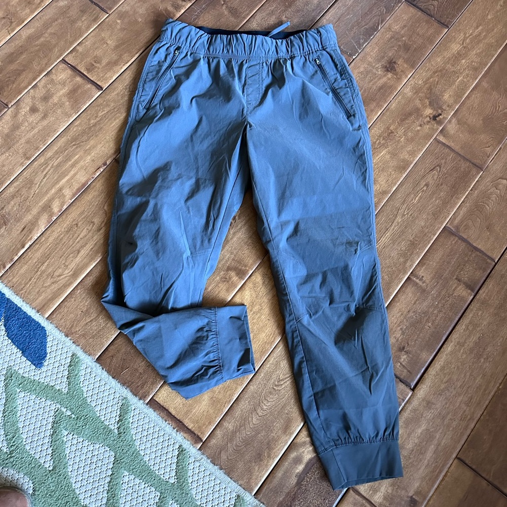 Eddie Bauer Gray Joggers. Size 8. Guc